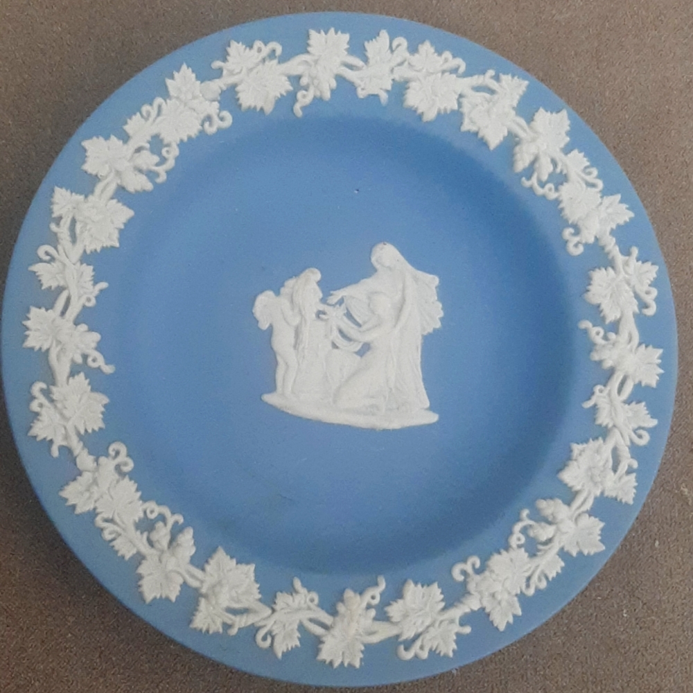 Vintage Jasperware round dish, Greek hod motif